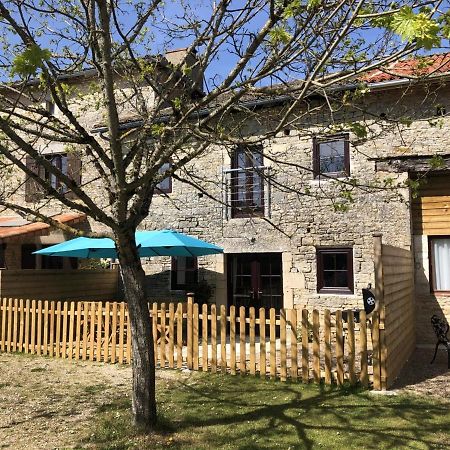 Blacksmiths Cottage In Blanzay - 3 Beds Екстер'єр фото