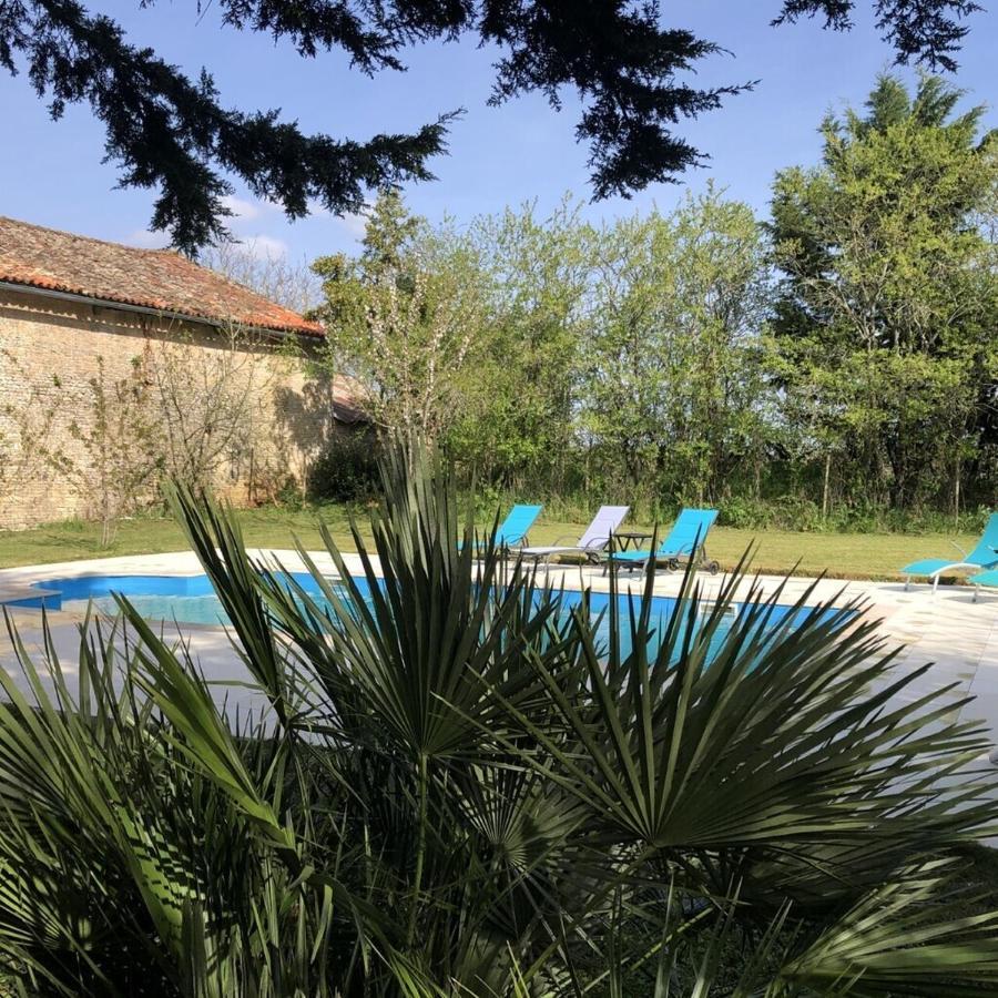 Blacksmiths Cottage In Blanzay - 3 Beds Екстер'єр фото