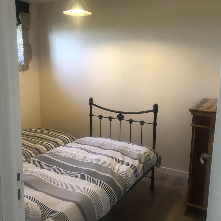 Blacksmiths Cottage In Blanzay - 3 Beds Екстер'єр фото