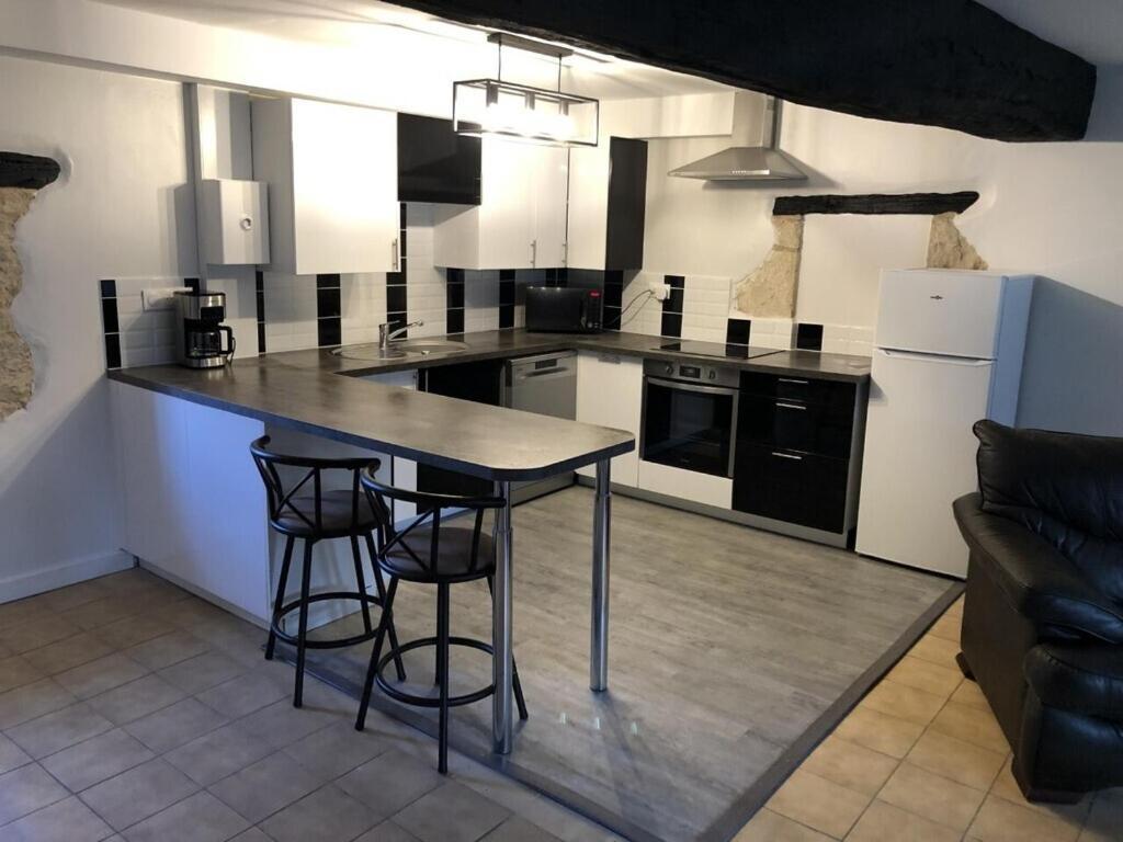 Blacksmiths Cottage In Blanzay - 3 Beds Екстер'єр фото