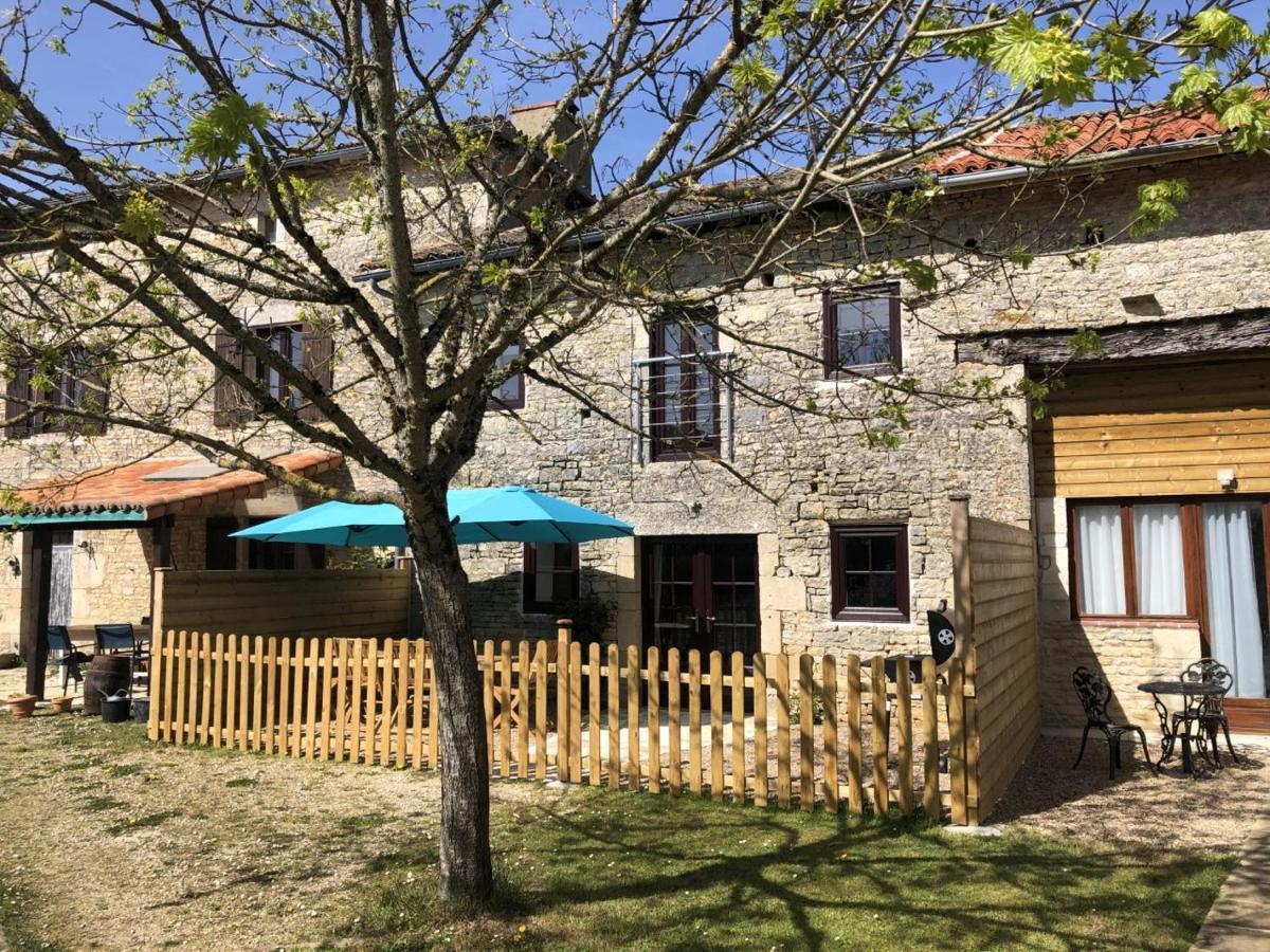 Blacksmiths Cottage In Blanzay - 3 Beds Екстер'єр фото